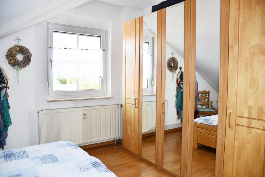 gem�tliches Schlafzimmer Dachgeschosswohnung Erbach