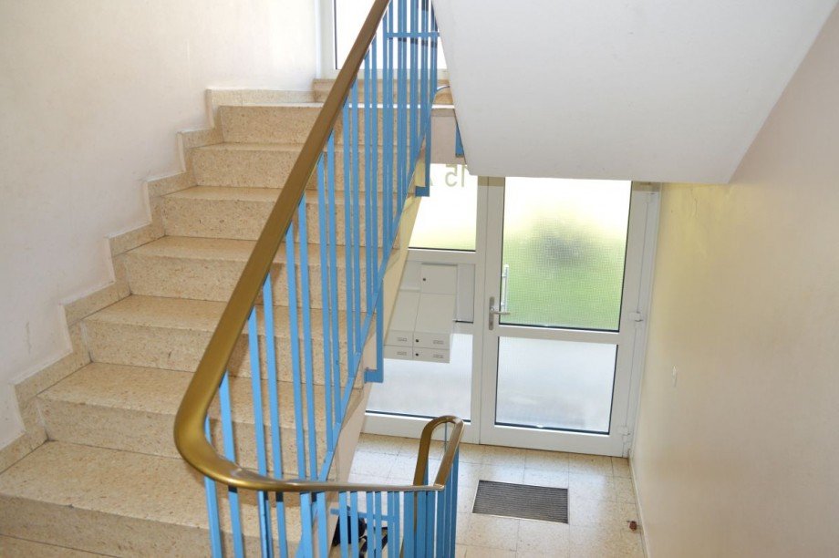 helles Treppenhaus Erdgeschosswohnung Darmstadt-Eberstadt