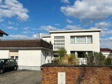 Hausansicht **VERKAUFT** Ansprechendes 3-Parteienhaus in Riedstadt-Crumstadt