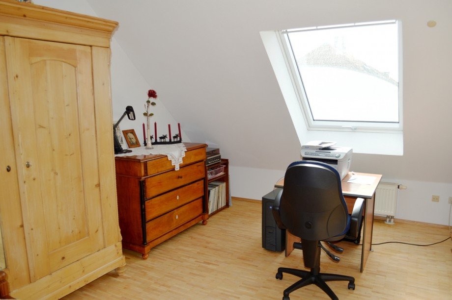 ger�umiges Schlafzimmer Maisonettewohnung Darmstadt