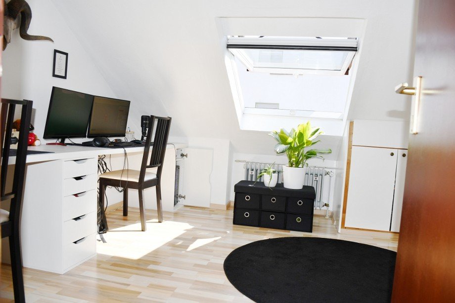 Kind/Arbeiten Dachgeschoss Mehrfamilienhaus Darmstadt-Wixhausen