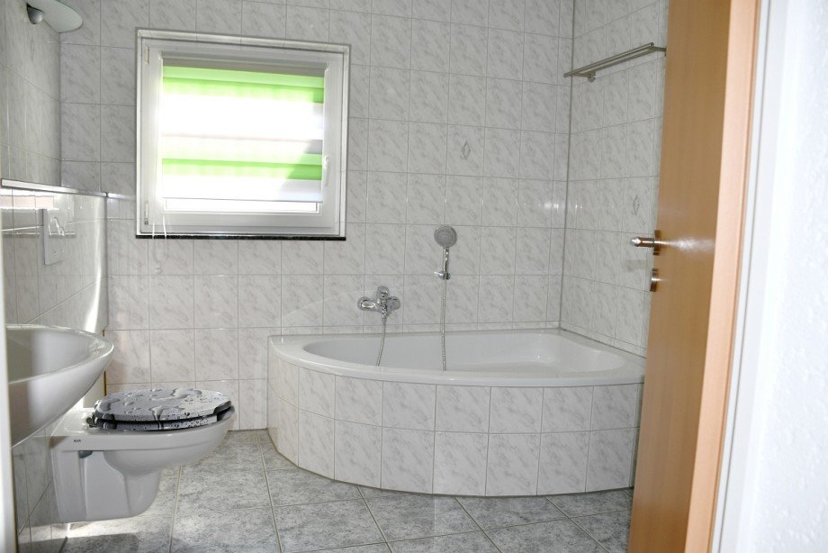 Tageslichtbad mit Wanne.... Zweifamilienhaus Ober-Ramstadt