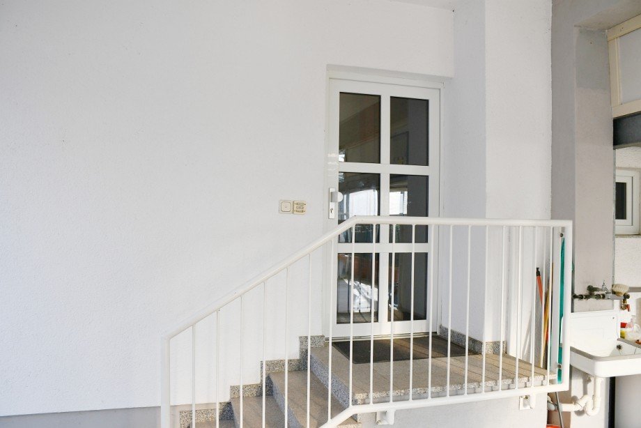Wohnungszugang 1. Obergeschoss + Dachgeschoss Mehrfamilienhaus Pfungstadt
