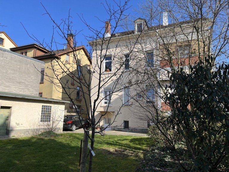 ansprechendes Wohnhaus Darmstadt Dachgeschosswohnung **VERMIETET** Au�ergew�hnliche Altbauwohnung mit Gartennutzung