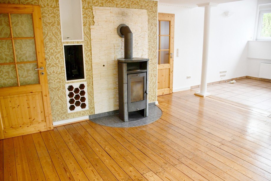 OG: Wohnung 2 - gem�tlicher Kaminofen Mehrfamilienhaus Darmstadt-Wixhausen