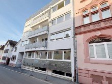 Hausansicht **VERMIETET** Es gibt einiges zu tun � attraktive 3-Zimmer-Wohnung sucht handwerklich begabte Mieter