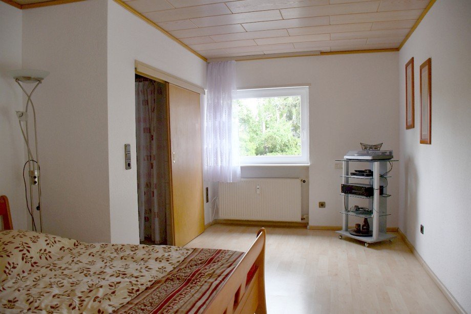 EG: Wohnung 1 - Zimmer mit eigenem Duschbad Mehrfamilienhaus Darmstadt-Wixhausen