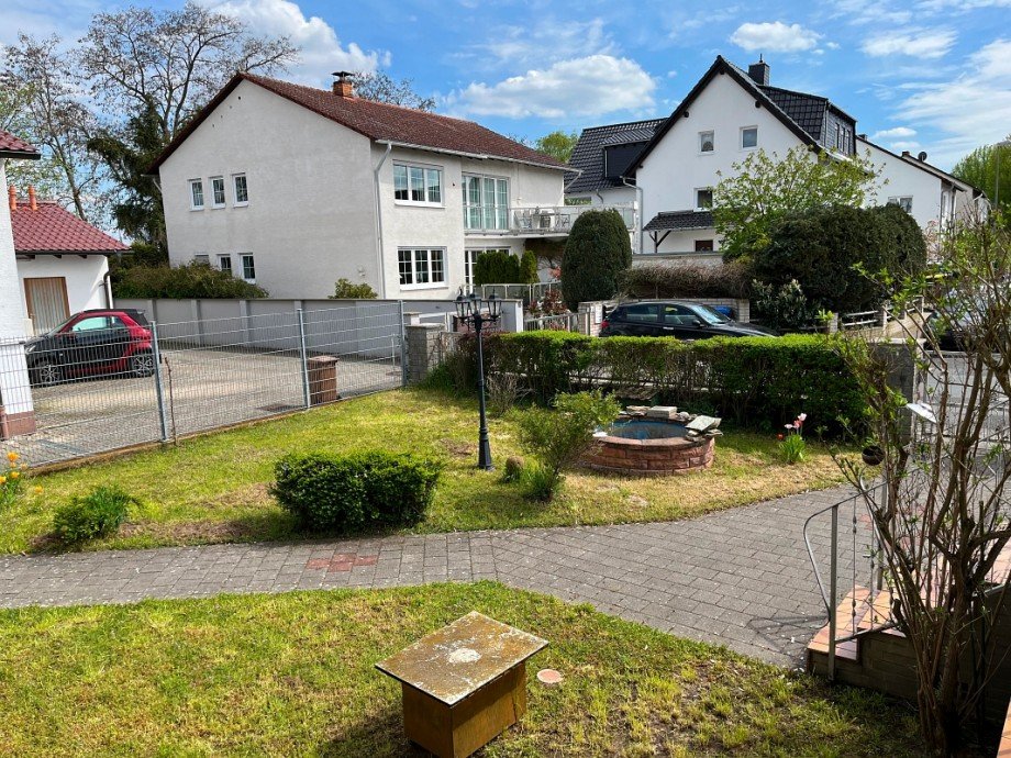 Blick in den Vorgarten Haus B�ttelborn-Worfelden