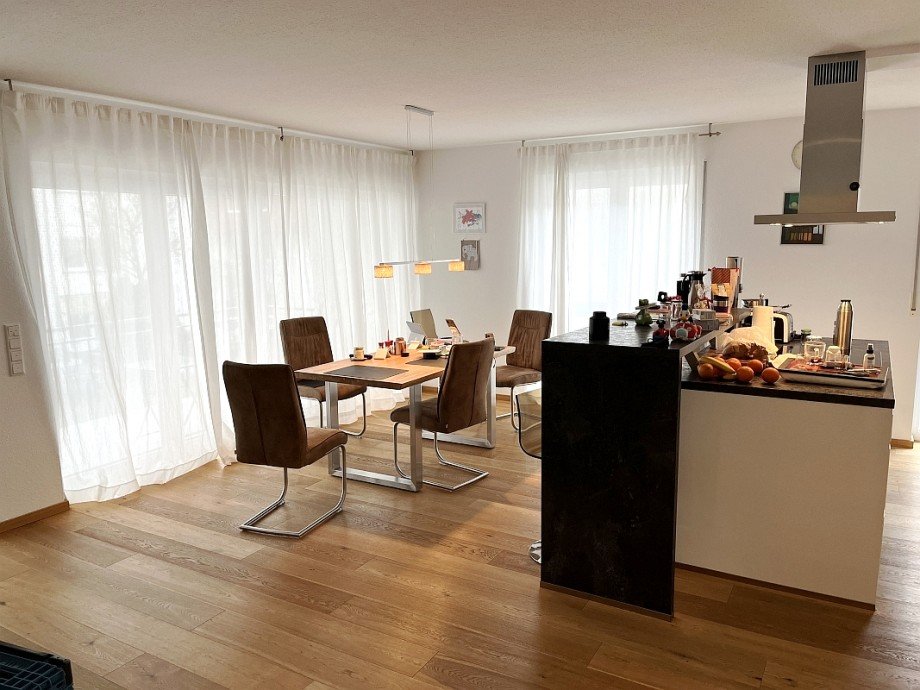 gro�z�giger Wohn-, Ess- und Kochbereich Etagenwohnung Bickenbach