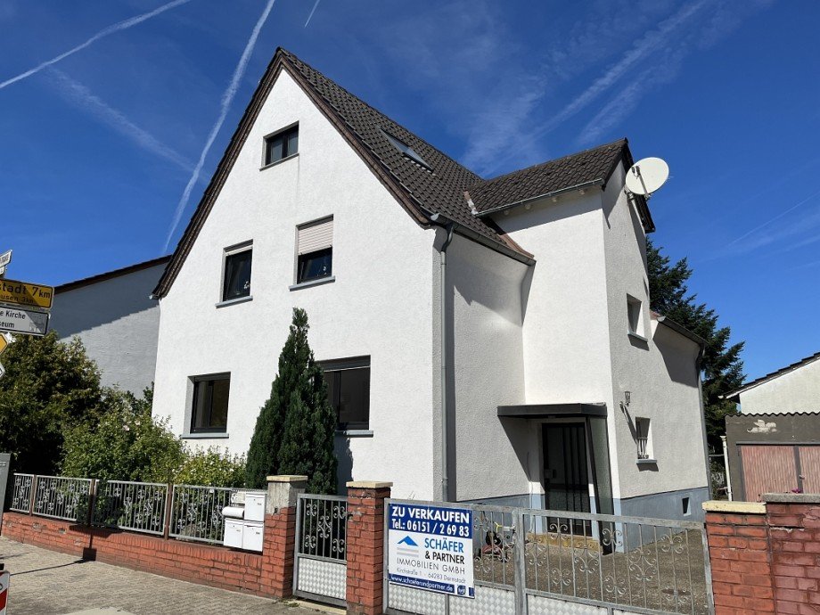 Hausansicht Stra�enseite Zweifamilienhaus Darmstadt-Wixhausen