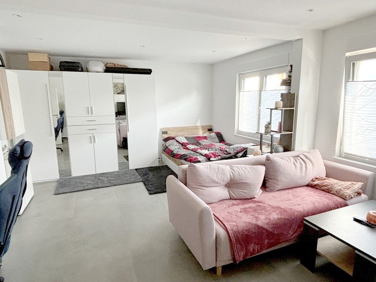 repr�sentativer Wohn-/Schlafraum Bickenbach Erdgeschosswohnung **VERMIETET** Ger�umige 1-Zimmer-Wohnung mit Wohnk�che und SmartHome-Steuerung
