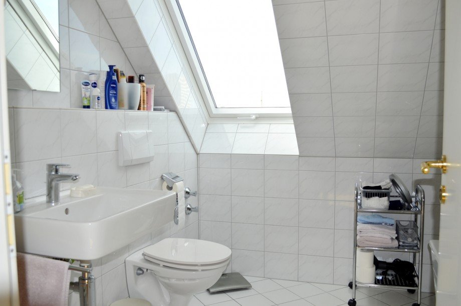 Tageslichtbad mit Badewanne Maisonettewohnung Darmstadt
