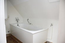 ... mit Wanne Dachgeschoss **VERKAUFT** Ein- bis Zweifamilienhaus, ausbaubare Scheune, Nebengeb�ude, Baugrundst�ck...