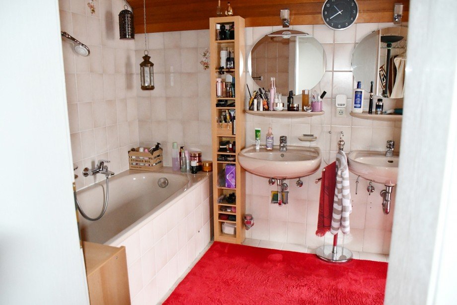 Tageslichtbad mit Wanne Doppelhaush�lfte Darmstadt-Wixhausen