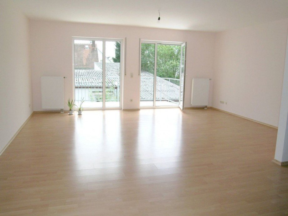 heller Wohnbereich mit Balkonzugang Maisonettewohnung Griesheim