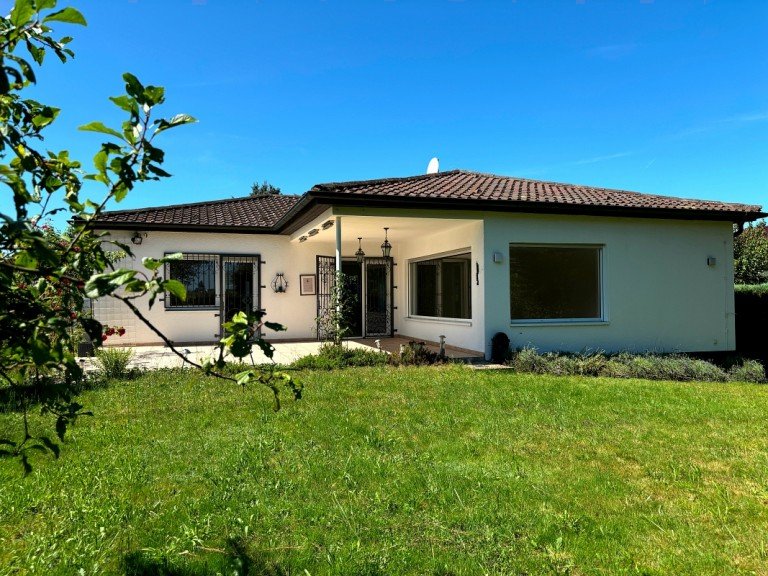 repr�sentativer Bungalow Messel Bungalow **VERMIETET** Top gepflegter Bungalow in Massivbauweise mit idyllischem Garten und Fernblick