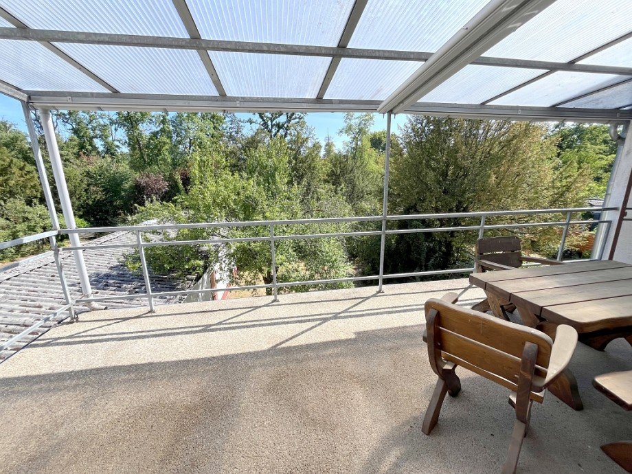 OG: gro�er Sonnenbalkon Haus Darmstadt