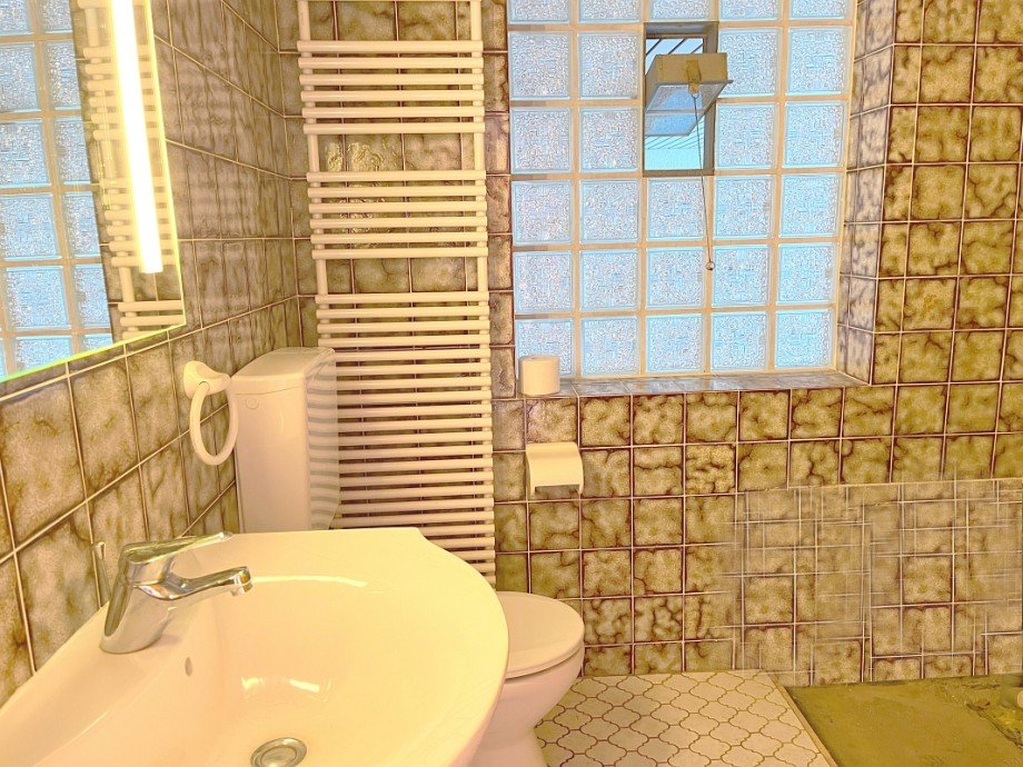 Bad mit Wanne und Dusche Zweifamilienhaus Ober-Ramstadt