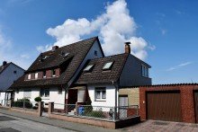 Hausansicht **VERKAUFT** Gro�z�giges 1- bis 2-Fam.Haus in bevorzugter Wohnlage von Ober-Ramstadt, auf Eiche