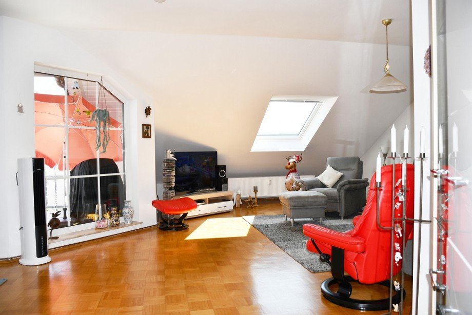heller Wohnbereich Dachgeschosswohnung Erbach