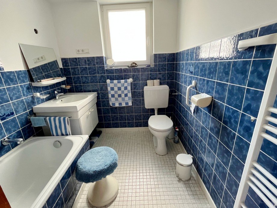 Tageslichtbad mit Wanne Erdgeschosswohnung Ro�dorf