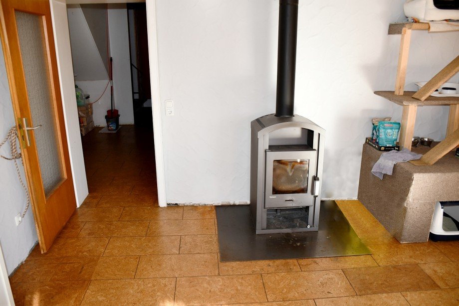 ... mit w�rmespendendem Kaminofen Zweifamilienhaus Mossautal/Unter-Mossau
