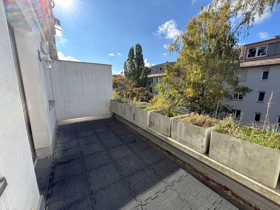 Sonnenbalkon mit Markise Etagenwohnung Darmstadt
