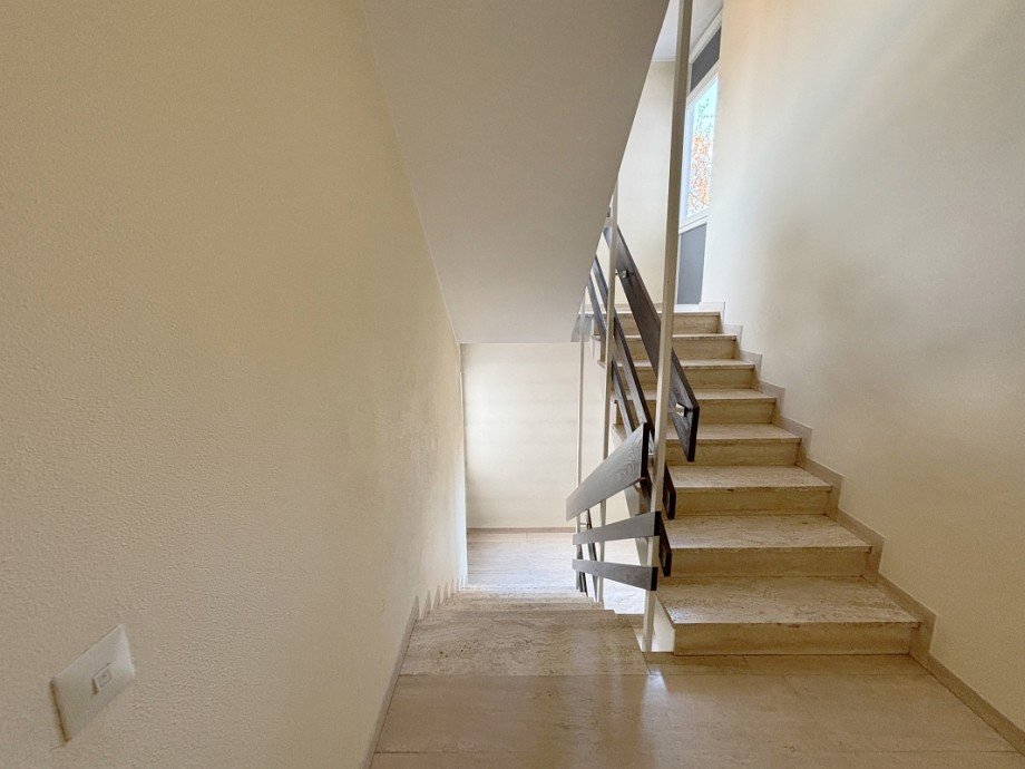 gepflegtes Treppenhaus Etagenwohnung Darmstadt