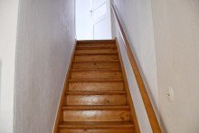 stilvolle Treppe zum Dachgeschoss **VERKAUFT** Ein- bis Zweifamilienhaus, ausbaubare Scheune, Nebengeb�ude, Baugrundst�ck...