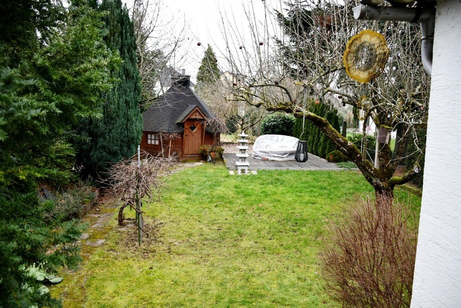 liebevoll angelegter Garten Doppelhaush�lfte Darmstadt-Wixhausen