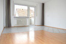 ger�umiges Wohnzimmer **VERKAUFT** Schicke 2- Zimmer-Eigentumswohnung mit Balkon