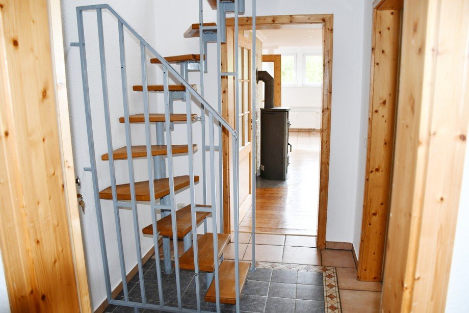 OG: Wohnung 2 - Treppe ins Dachgeschoss Mehrfamilienhaus Darmstadt-Wixhausen