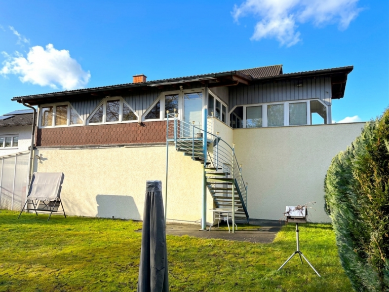 Hausansicht Gartenseite Modautal-Ernsthofen Etagenwohnung **VERMIETET** Gro�z�gige 4-Zimmer-Wohnung + Wintergarten in Modautal-Ernsthofen