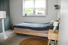Wohnung EG: gem�tliches Schlafzimmer **VERKAUFT** Attraktive Kapitalanlage � freistehendes modernes Zweifamilienhaus