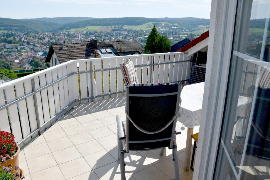 gro�er Sonnenbalkon... Dachgeschosswohnung Erbach
