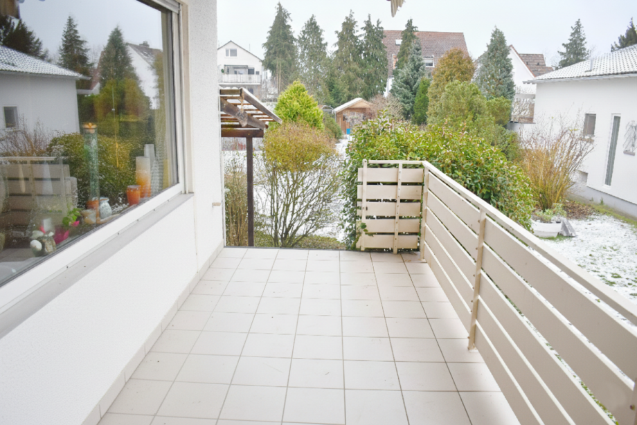 EG: Sonnenbalkon mit Gartenzugang Zweifamilienhaus Weiterstadt