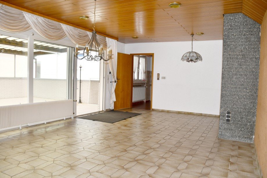 gro�z�giger Wohnbereich Obergeschoss Zweifamilienhaus Pfungstadt