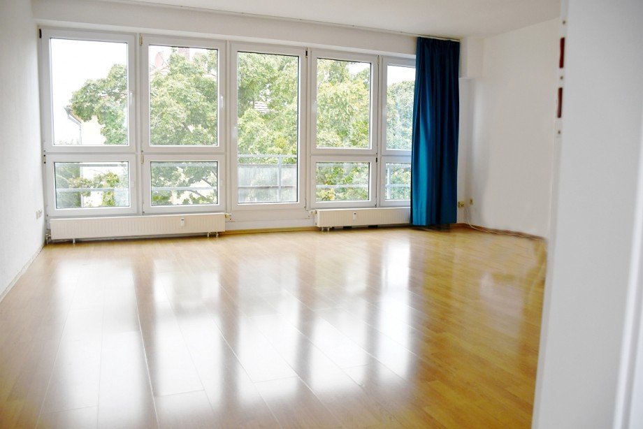 lichtdurchfluteter Wohn-/Schlafbereich Etagenwohnung Darmstadt