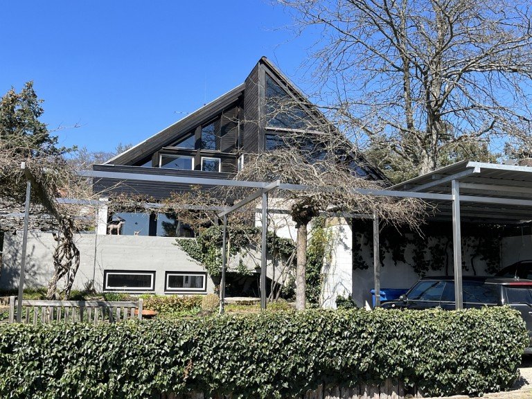 attraktives Architektenhaus M�hltal-Traisa Einfamilienhaus **VERKAUFT** Lichtdurchflutetes Architektenhaus mit viel Glas und liebevoll angelegtem Grundst�ck