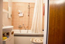 2 Zi. Whg.   Bad **VERKAUFT** Solides 21-Parteienhaus in Darmstadt-Wixhausen, auf 1.719 m� Grundst�ck