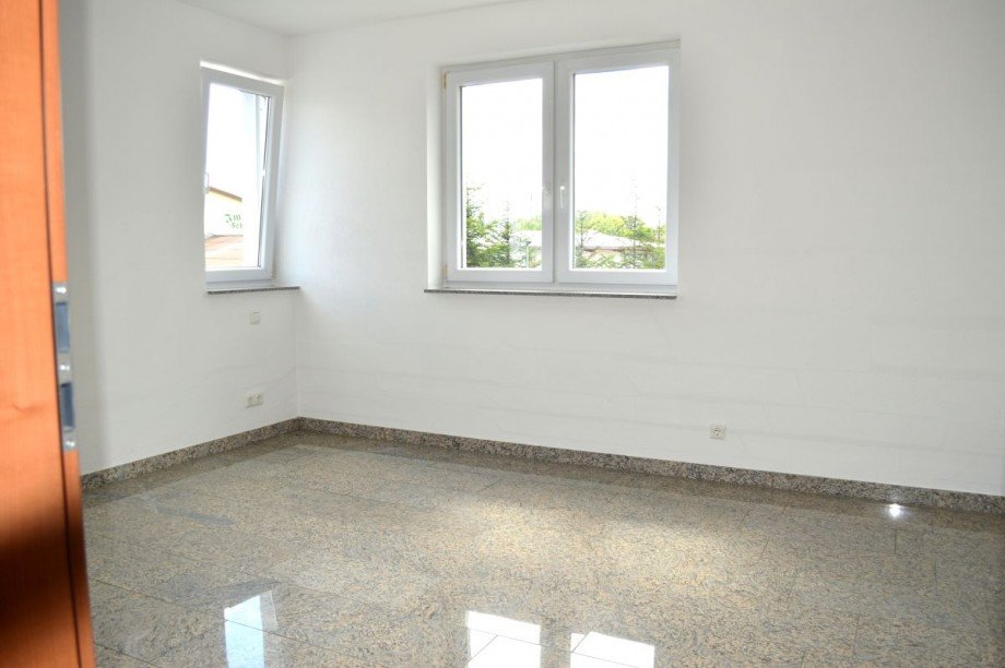 ansprechendes Schlafzimmer Wohn- / Gesch�ftshaus Bickenbach