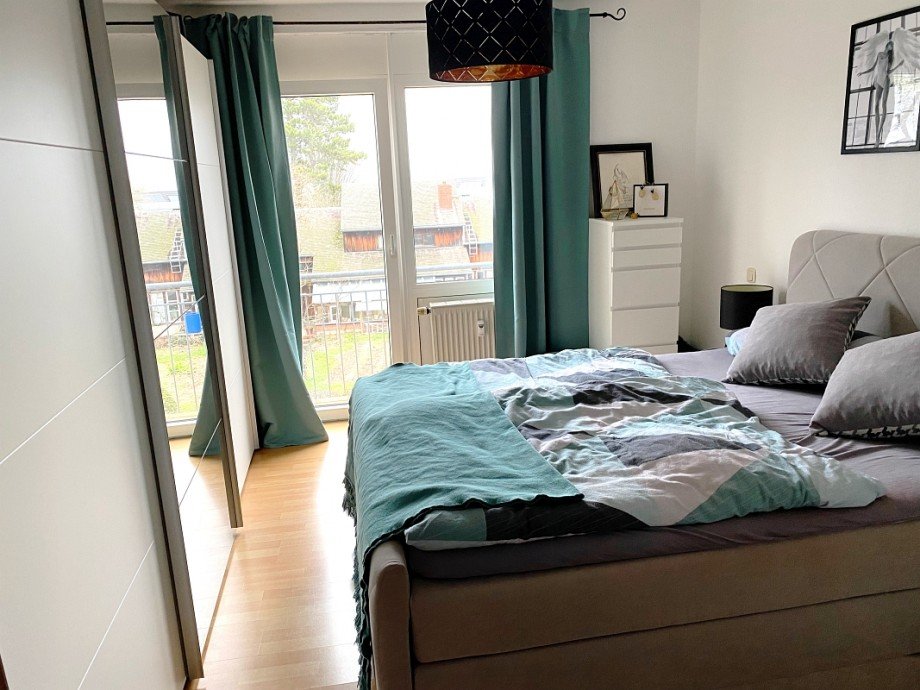 gem�tliches Schlafzimmer mit Balkon Etagenwohnung Ro�dorf