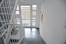 gepflegtes Treppenhaus **VERKAUFT** Schicke 2-Zimmer-Wohnung mit Terrasse und Pkw-Stellplatz in Darmstadt-Eberstadt!