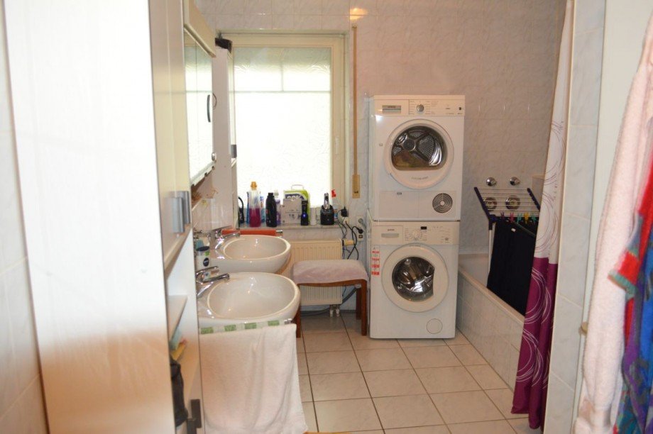 Tageslichtbad mit Wanne und Dusche Etagenwohnung Gro�-Zimmern