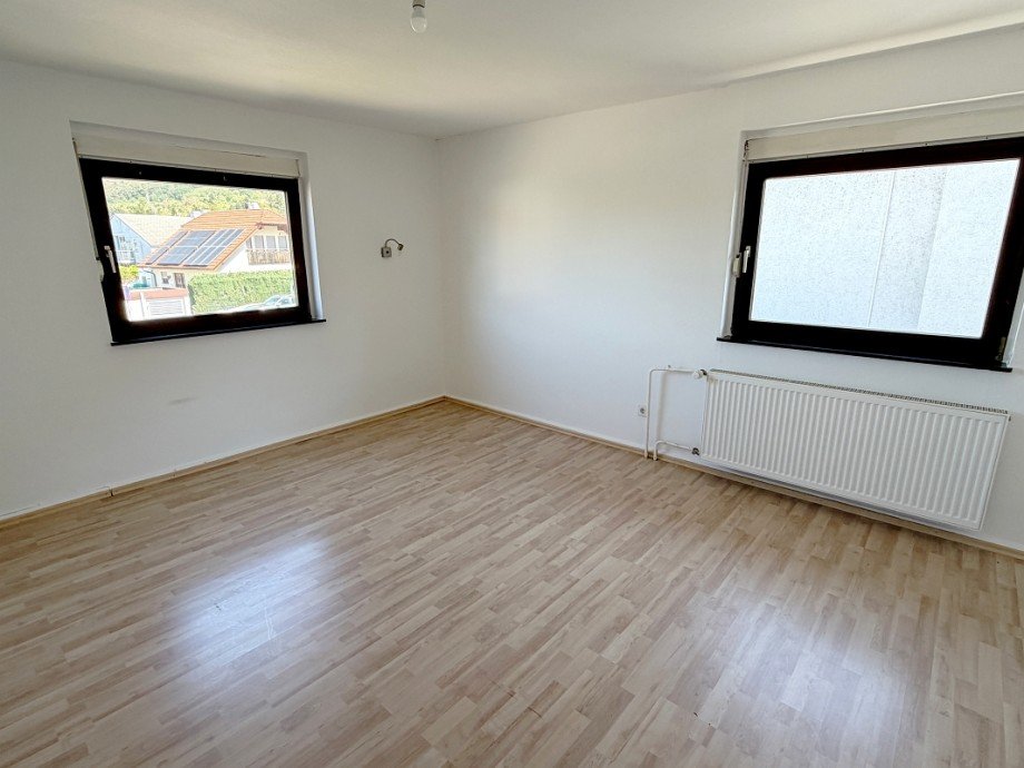 Wohnung Obergeschoss: Schlafen Zweifamilienhaus Seeheim-Jugenheim