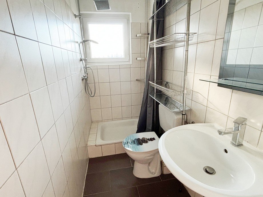 modernes Tageslicht-Duschbad Etagenwohnung Seeheim-Jugenheim
