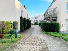 Zugang zu den Hauseing�ngen **VERKAUFT** Schicke 2-Zimmer-Wohnung mit Terrasse und Pkw-Stellplatz in Darmstadt-Eberstadt!