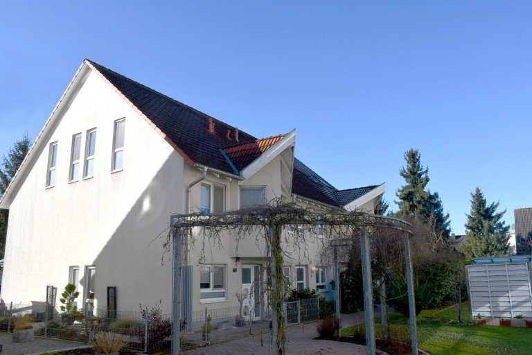 attraktives Stadthaus Einhausen Einfamilienhaus **VERKAUFT** Modernes Stadthaus mit stilvollem Ambiente & Garten-Oase