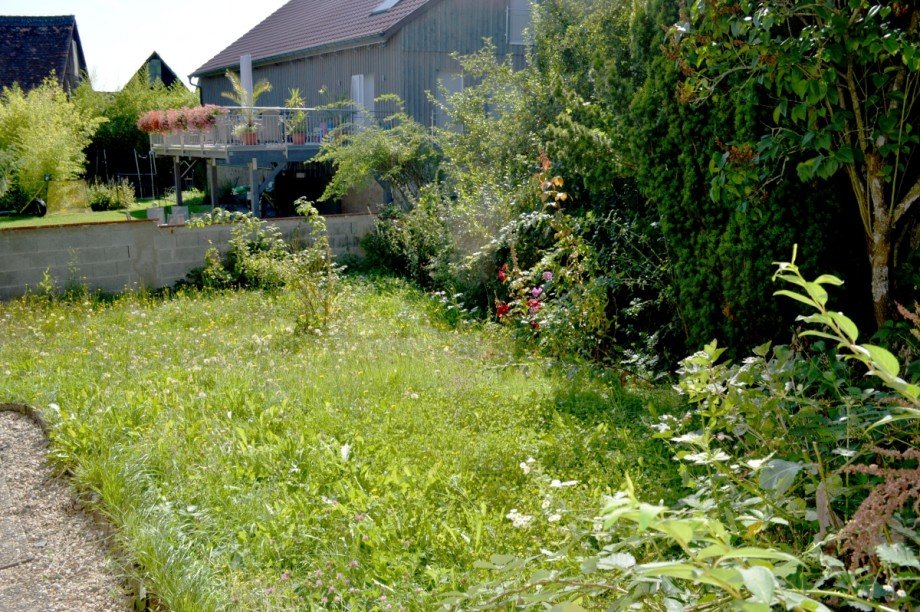 eingegr�nter Garten Zweifamilienhaus Modautal-Asbach