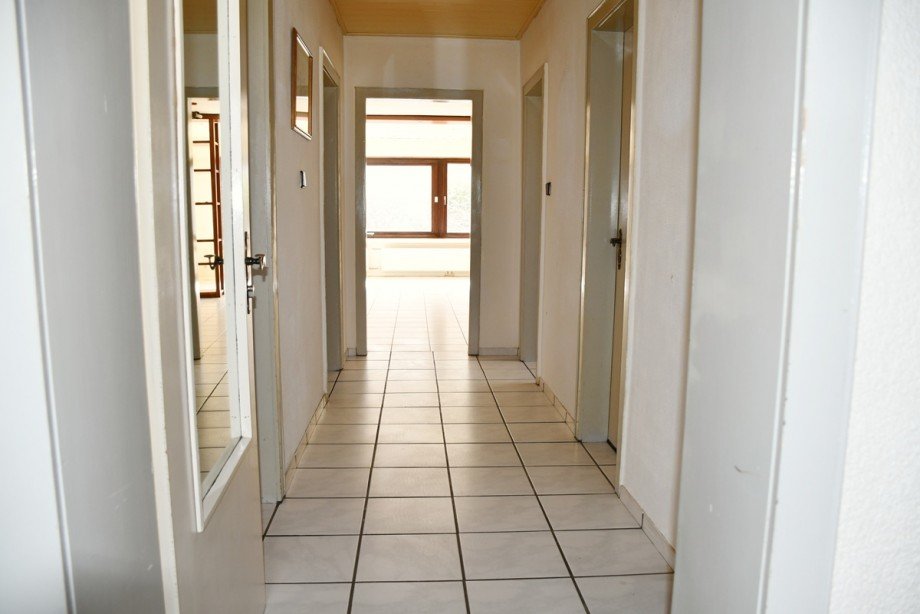 Wohnung Erdgeschoss: Flur Zweifamilienhaus Seeheim-Jugenheim